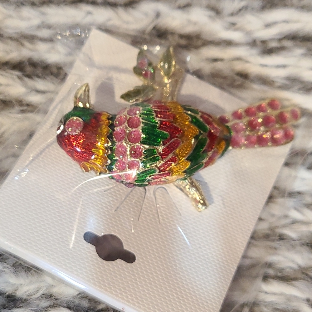 3/$18 Tropical Bird Brooch - New - Lot 569